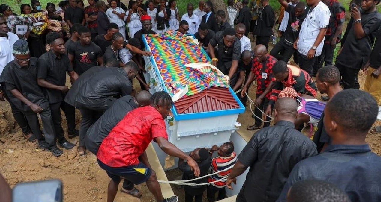 cenazelerde yeni akim basladi tabutu gorenler aglamayi unutuyor 7aPtVALt