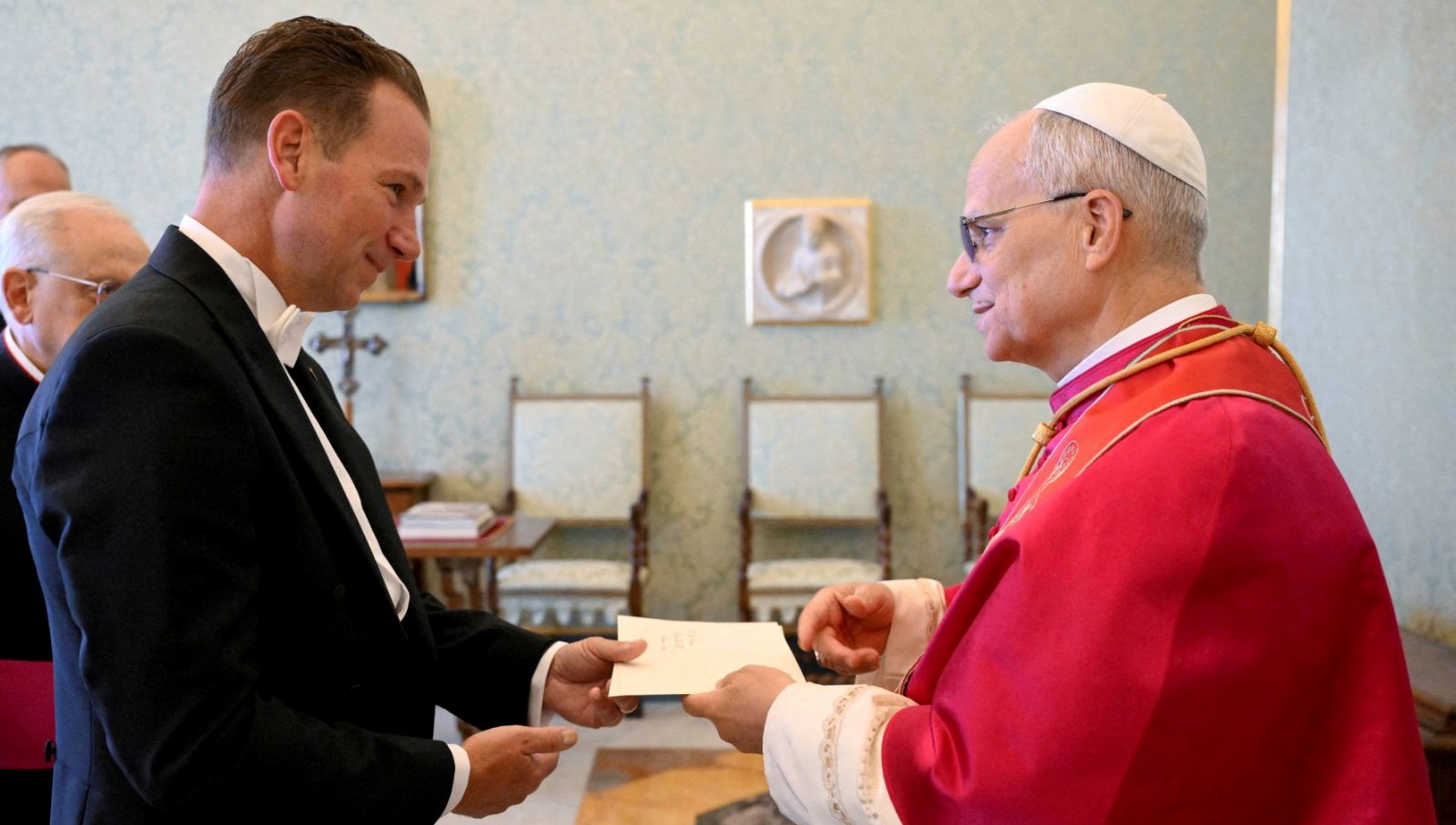 trumpin vatikan elcisinden papaya cikolatali pasta jesti Pe5ufFY6