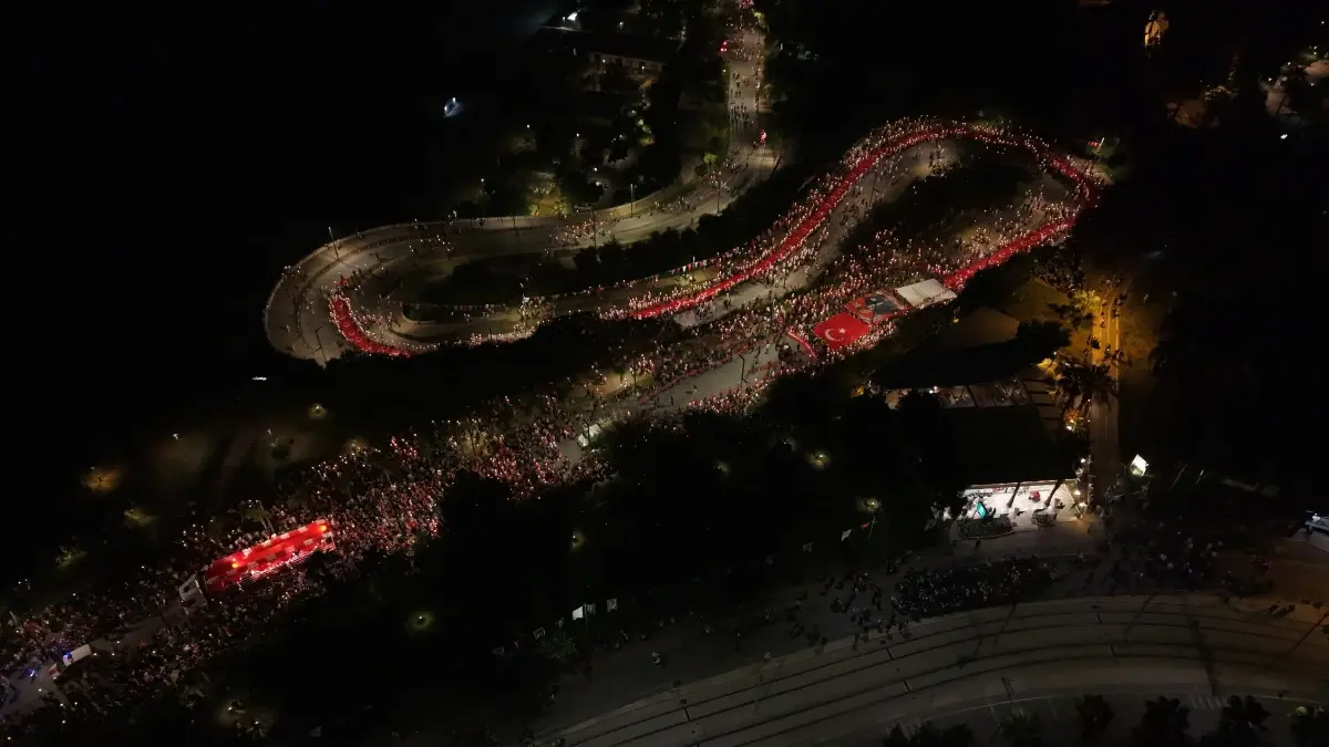 antalyada cumhuriyetin 102 yili icin fener alayi duzenlendi K8zZk5UY.jpg