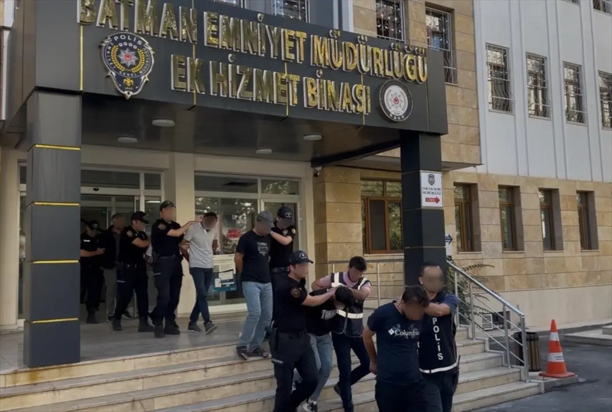 batmanda silahli kavga 1 polisle birlikte 8 yarali 4 kisi tutuklandi E9Yr6GVS.jpg