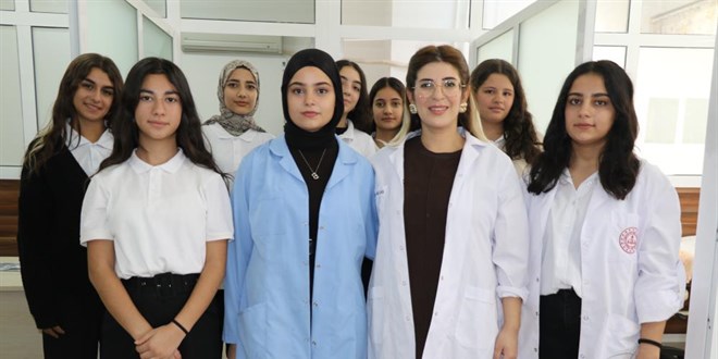 bu lisede ogrenciler hem meslek ogreniyor hem para kazaniyor PvdaPsvz.jpg