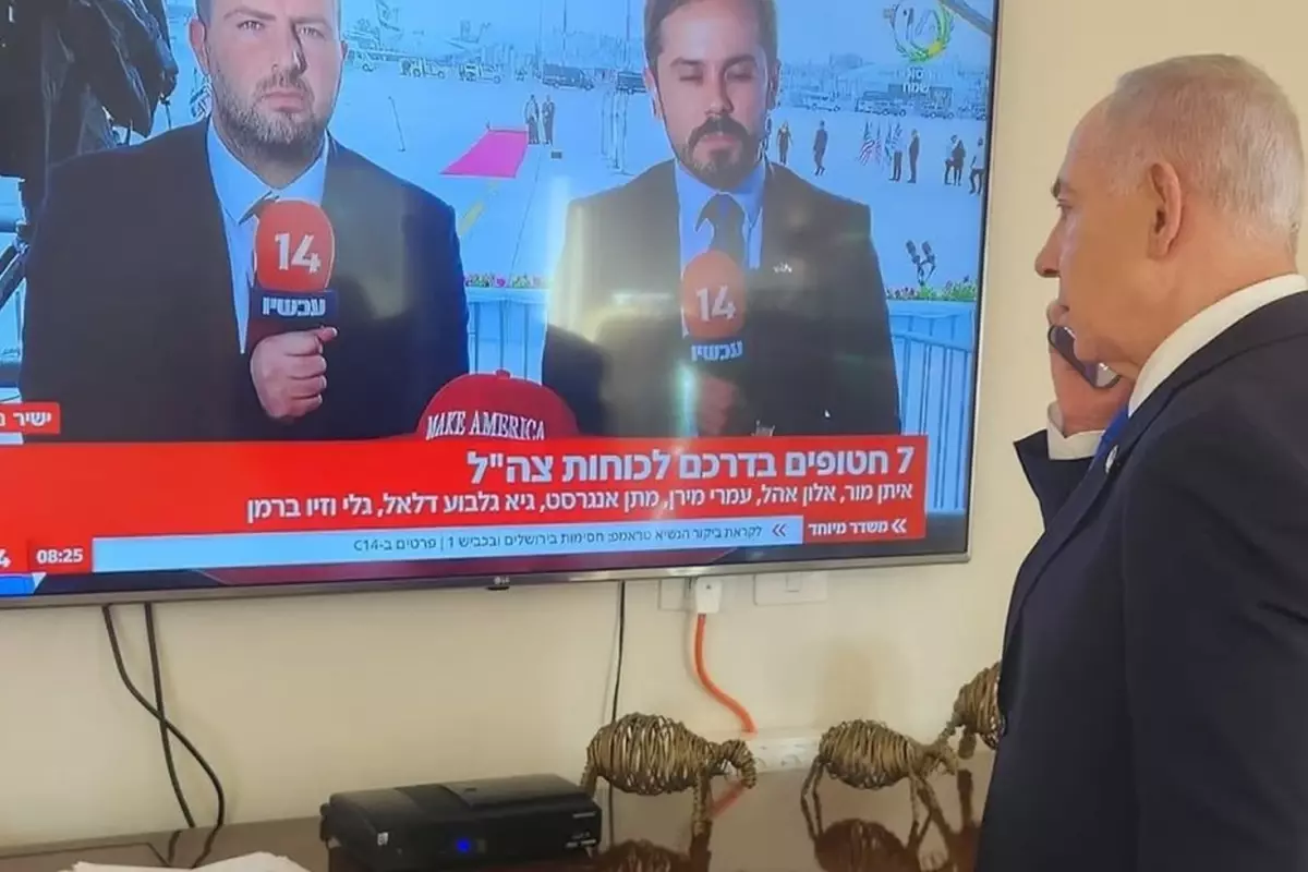 gazzede tarihi goruntuler hamas 2 grup rehineleri teslim etti bx4JxxB3.jpg