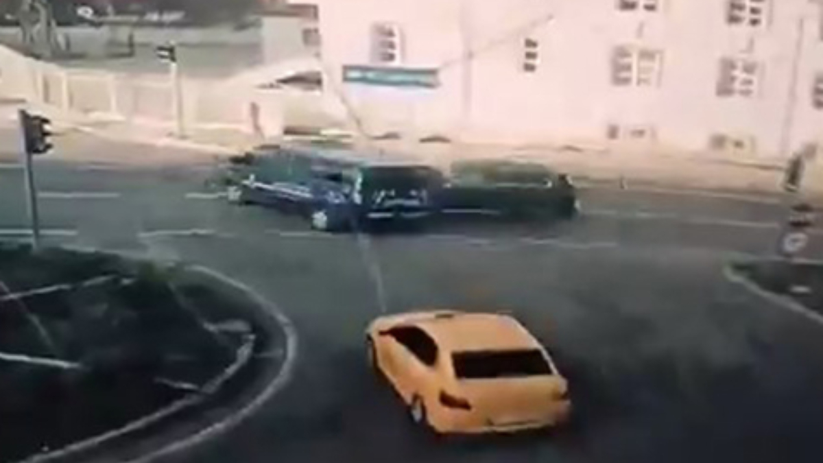 gumushanede jandarma minibusune makam araci carpti 2 asker yaralandi ZujcS2TH.jpg